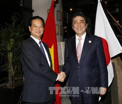 Thủ tướng Chính phủ Nguyễn Tấn Dũng gặp Thủ tướng Nhật Bản Shinzo Abe - ảnh 1